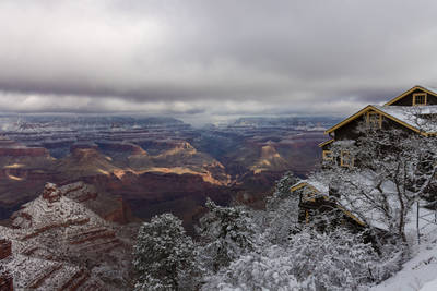 Photo of sunrise in te Grand Canyon.
