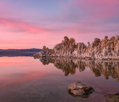 Photo of tufa in Mono Lake.