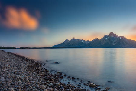 Photo of the Jackson lake in Grand Tetons National Park.